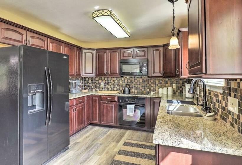 Pet Friendly Retreat Less Than 5 Mi To Bastrop Lake!