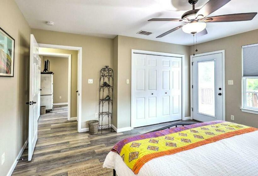 Pet Friendly Retreat Less Than 5 Mi To Bastrop Lake!
