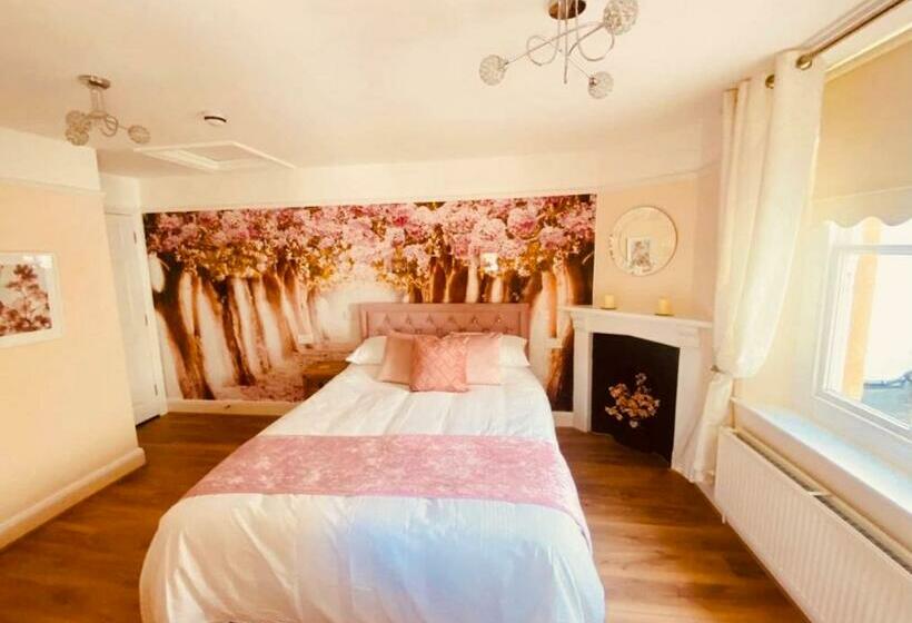 All Seasons Bed & Breakfast Adults Only