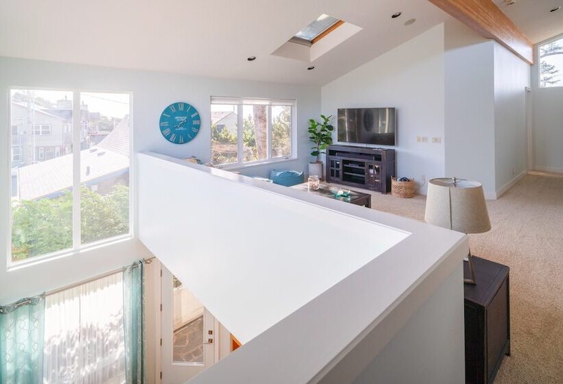 Hot Tub 1 Block To Beachtown Chefs Kitchen Villa Manzanita By Avantstay