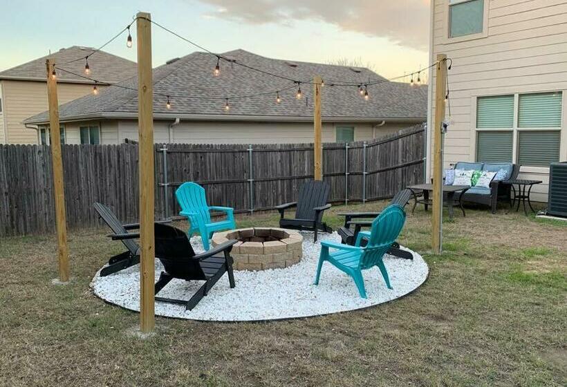 Cozy Lakeview Home   Central Dfw   Fire Pit   Renovated   Cold Ac