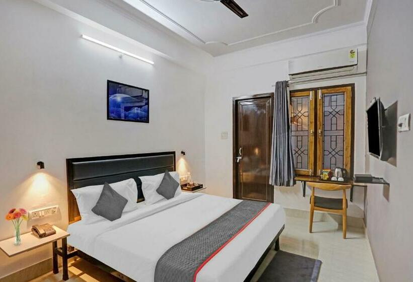 هتل Super Townhouse 1082 Holidayy Inn