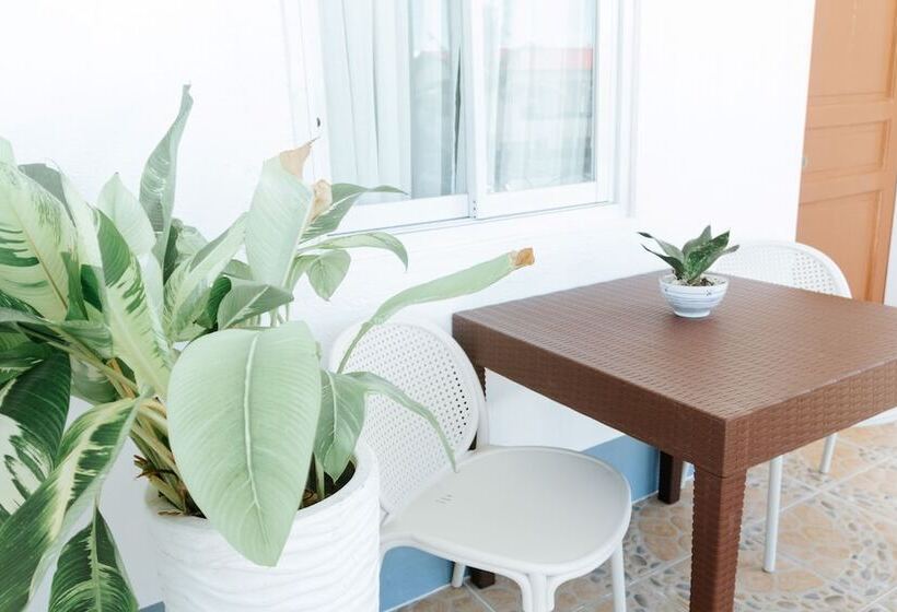 Marina Breeze Resort