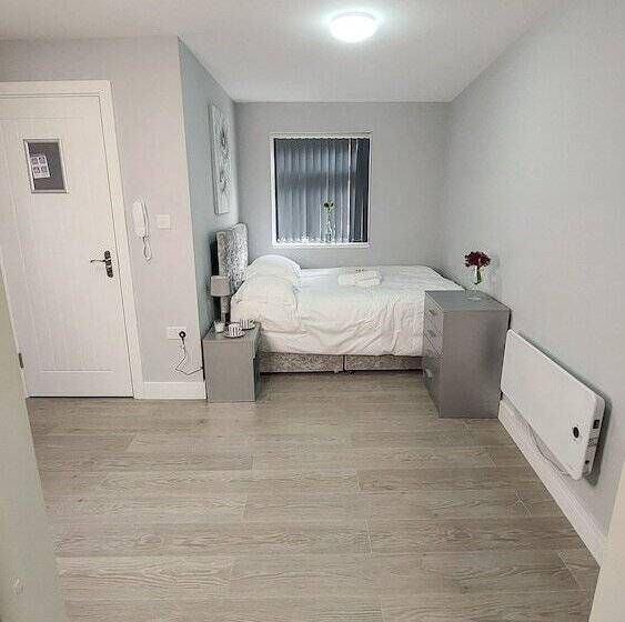 Charming Accommodation Close To Birmingham