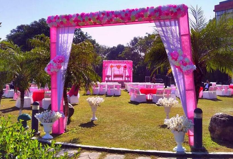 בית מלון כפרי Shrigo Pyramid Home Divine   A Wellness Resort