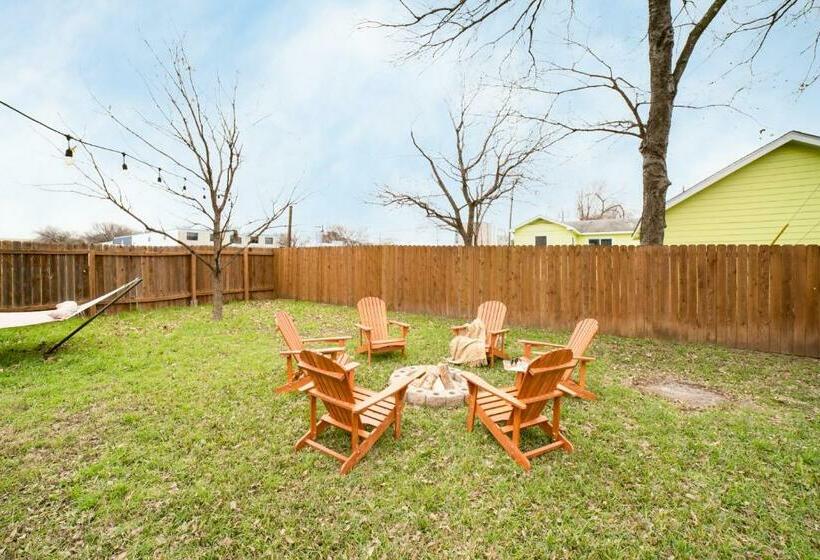 Lady Bird By Avantstay Great Location In Austin W Large Yard Fire Pit