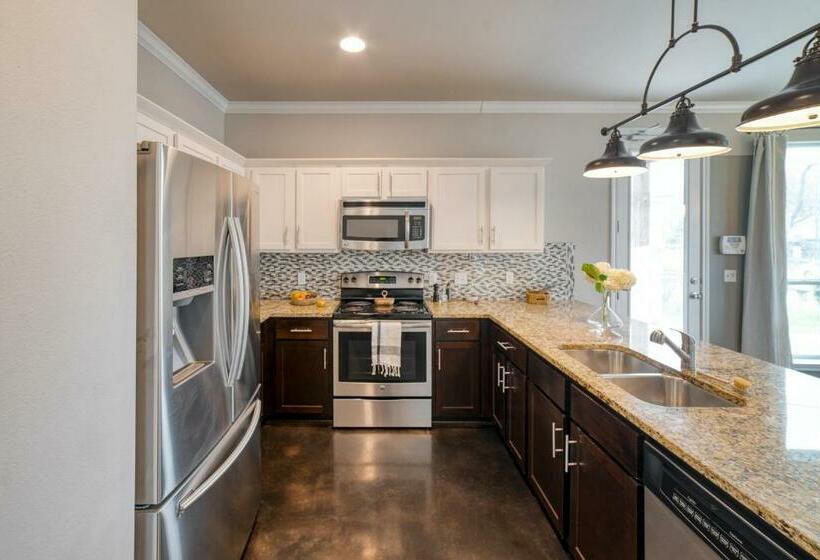 Lady Bird By Avantstay Great Location In Austin W Large Yard Fire Pit