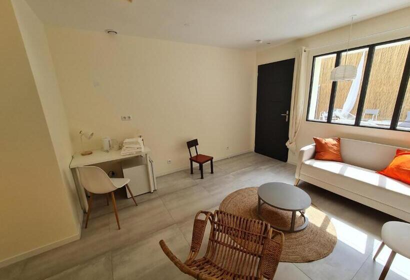 پانسیون Le Saint Christophe   Mairie D Aubervilliers Ligne 12