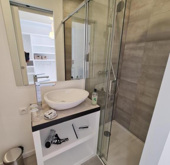 پانسیون Le Saint Christophe   Mairie D Aubervilliers Ligne 12