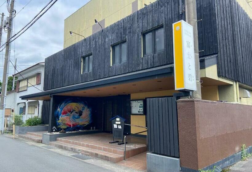Общежитие Guesthouse富士と碧