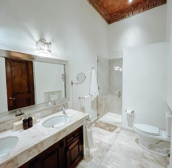 هتل Hacienda Los Arcangeles