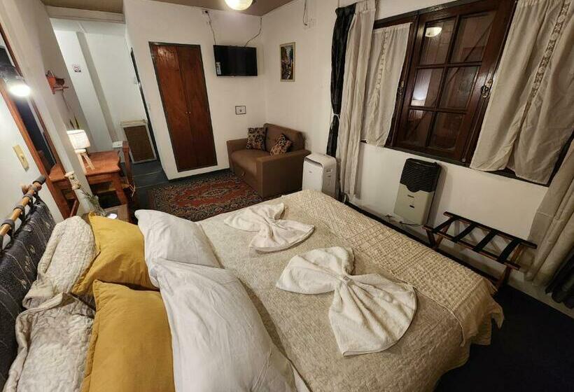 هتل Hostel Spa Mediterranea