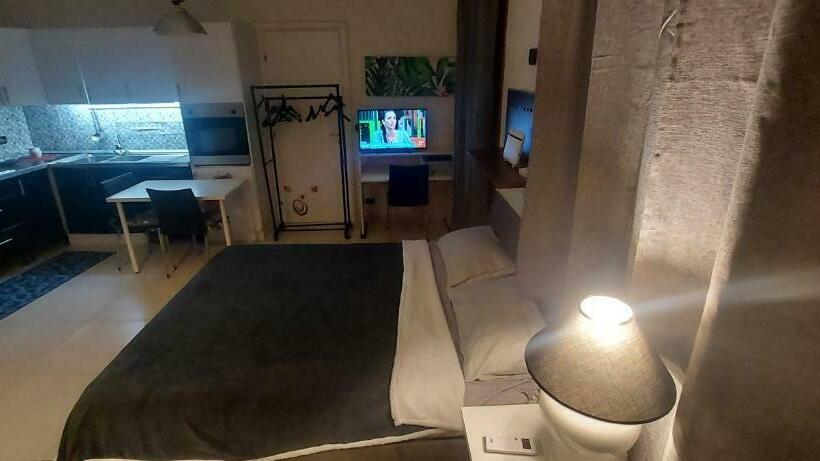 پانسیون Appartamento Suite Deluxe Climatiz Cucina Giardino Wifi Smart Tv Amazon Prime Video Inclusi