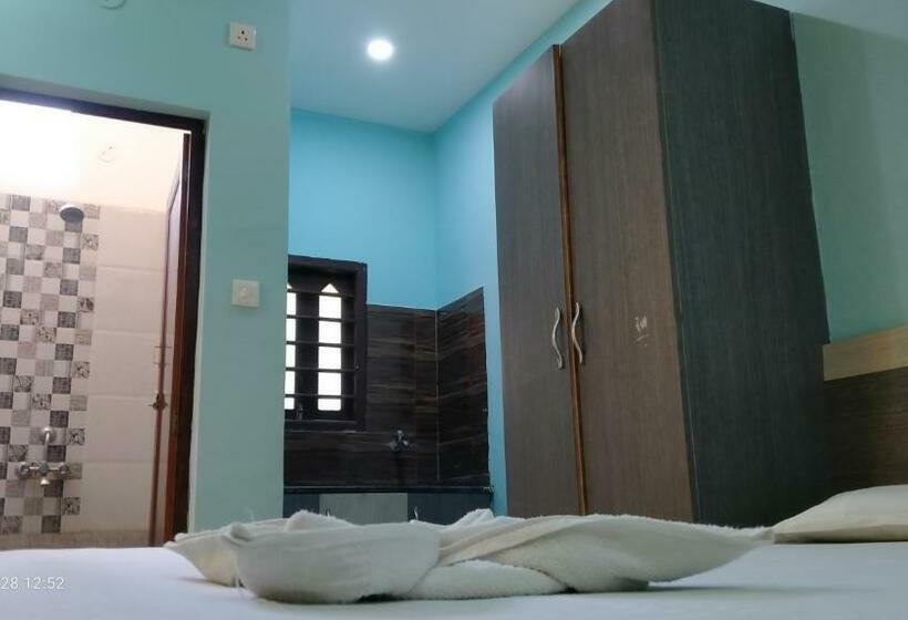 پانسیون Ashirbad Guest House