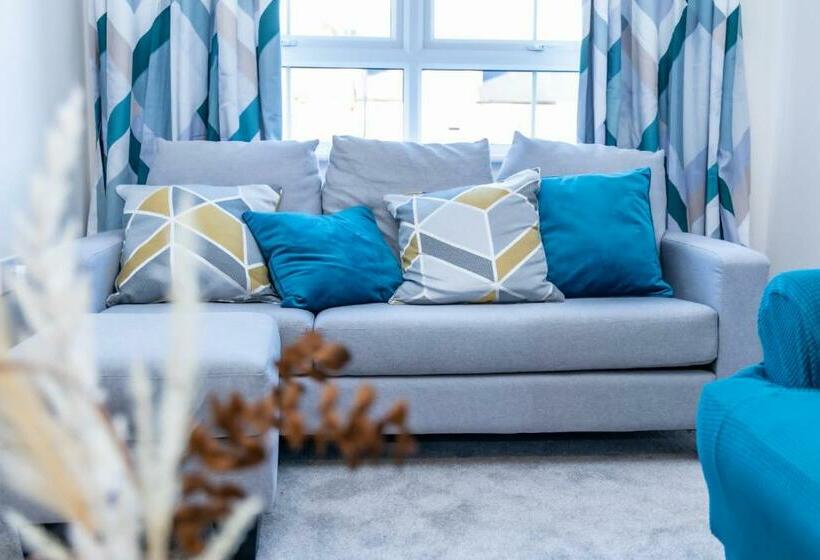 Stunning 3 Bed Risa House In Beeston Nottingham