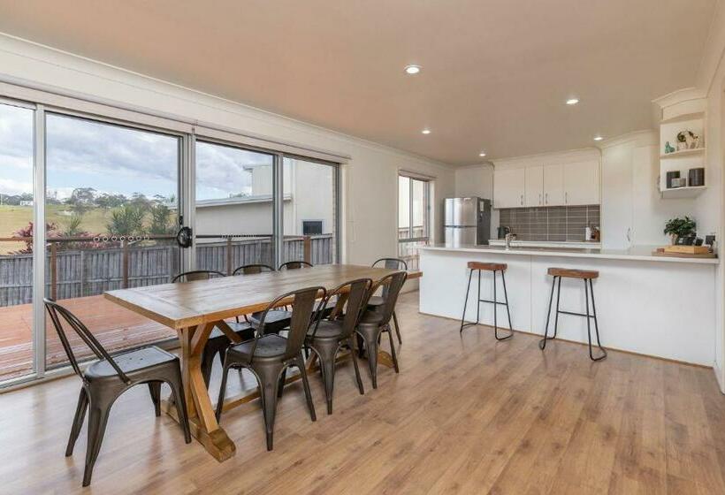 The Gem 39b Emerald Drive