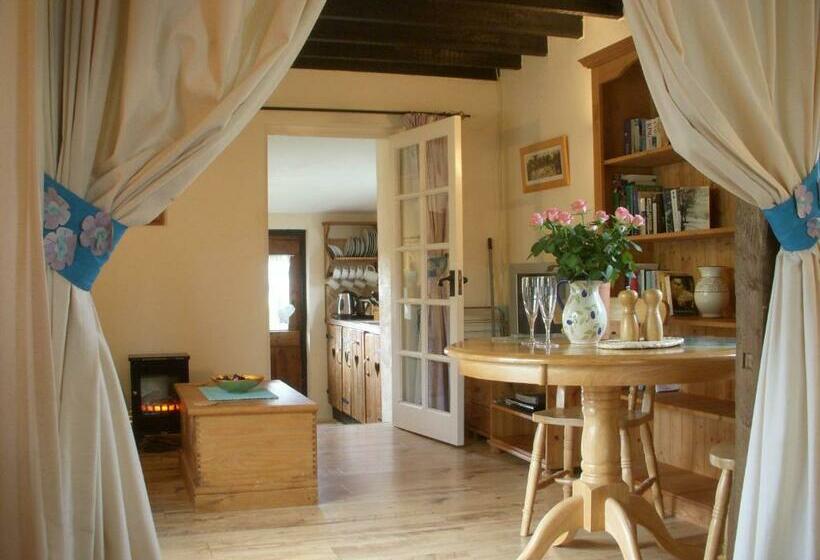 The Nest Thatched Seaside Country Cottage For Two