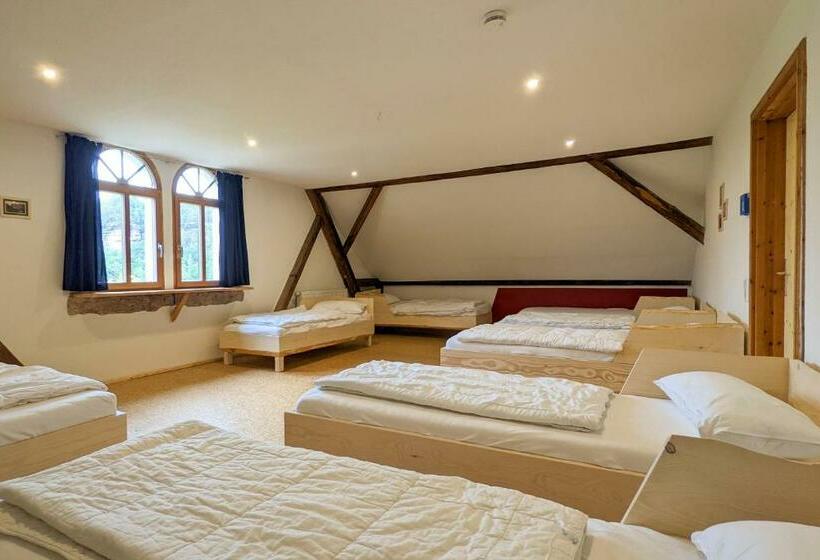 Hinterland Hostel