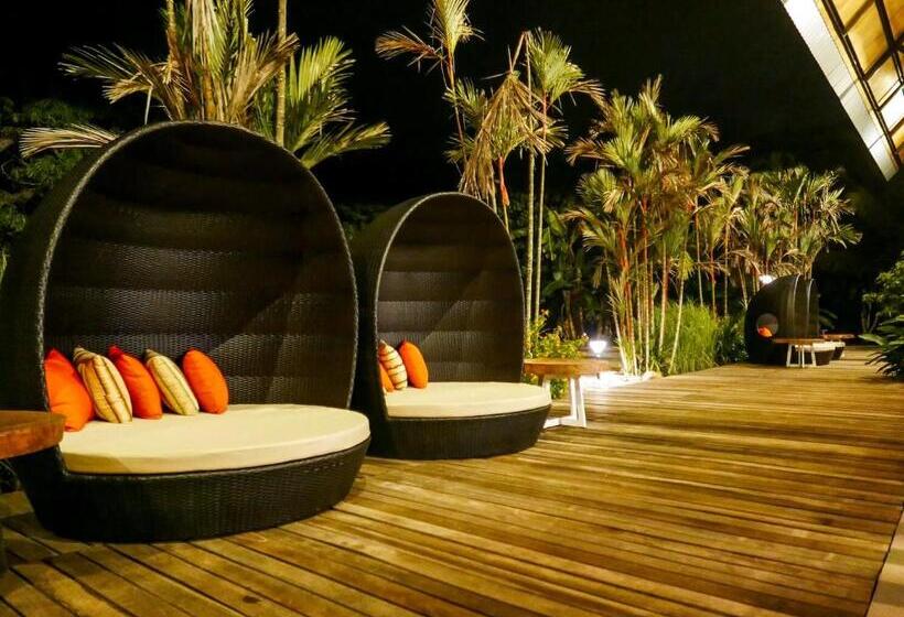 هتل The Firefly Resort