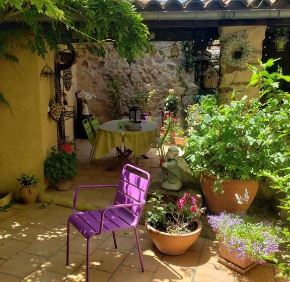 Le Balcon