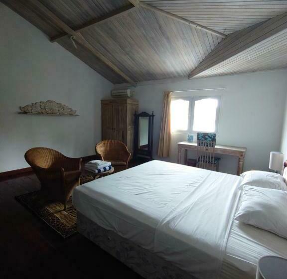 Пансион Room In A Nice Villa With Big Swimming Pool