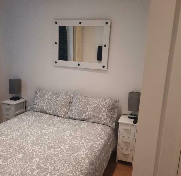 تختخواب و صبحانه Lovely Home With Full En Suite Double Bed Rooms