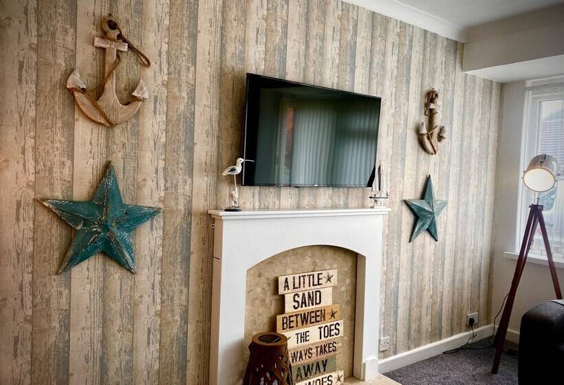 Remarkable 3 Bed Hot Tub House In Blackpool