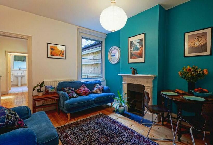 Cosy 1 Bed Escape With Free Parking At Hem