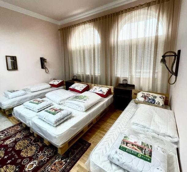 پانسیون Najaryan’s Family Guest House