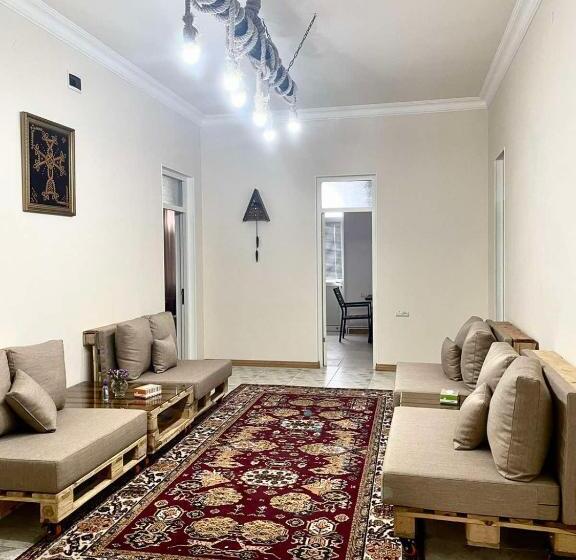 پانسیون Najaryan’s Family Guest House