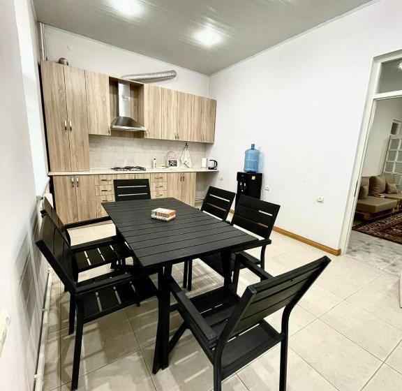 پانسیون Najaryan’s Family Guest House