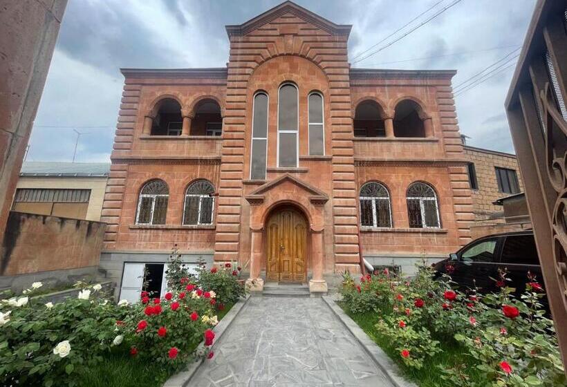 پانسیون Najaryan’s Family Guest House