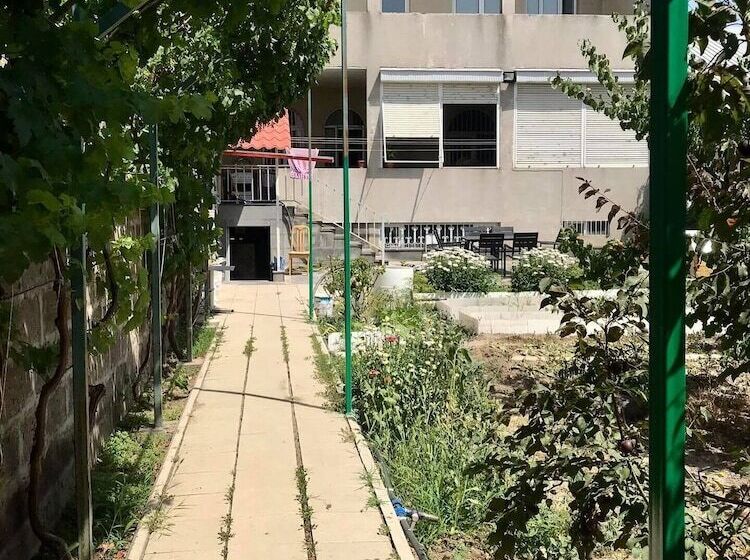 پانسیون Najaryan’s Family Guest House