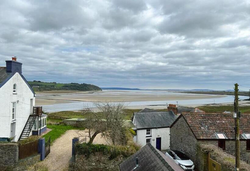 مبيت وإفطار Dylan Thomas Sea View
