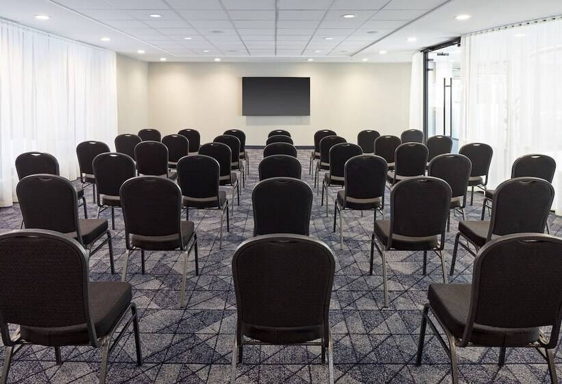 هتل Courtyard By Marriott Montreal Midtown