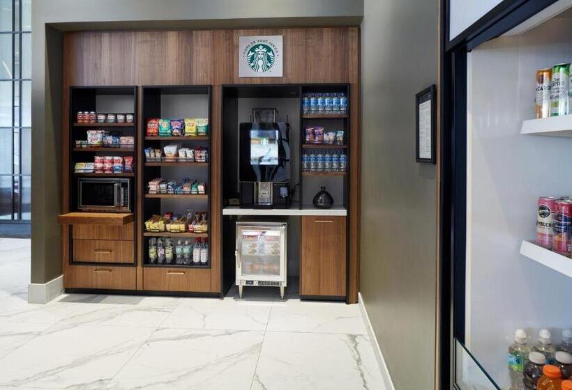 هتل Courtyard By Marriott Montreal Midtown