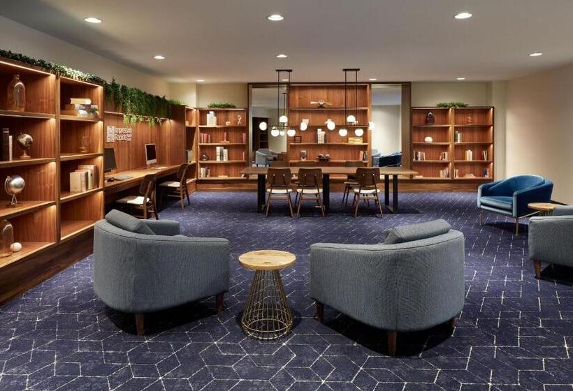 هتل Courtyard By Marriott Montreal Midtown