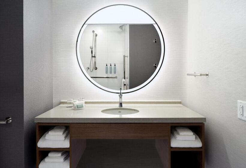 هتل Courtyard By Marriott Montreal Midtown