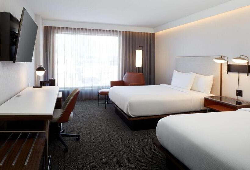 هتل Courtyard By Marriott Montreal Midtown