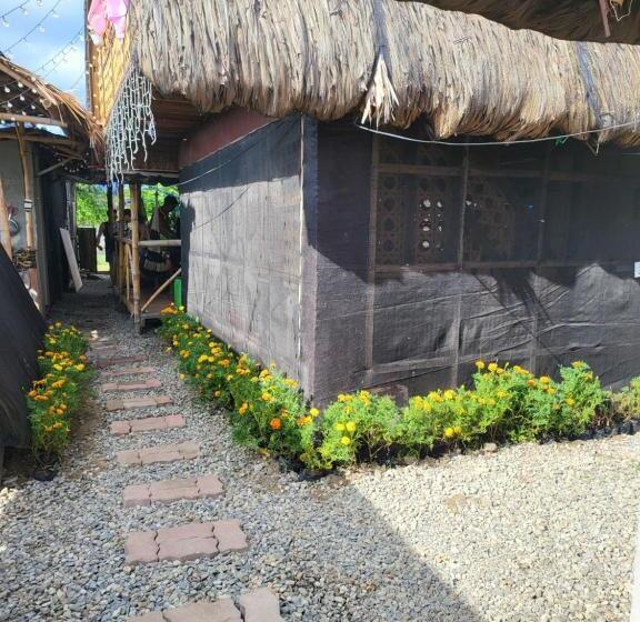 펜션 Calatagan S Bahay Kubo   With Beach Access