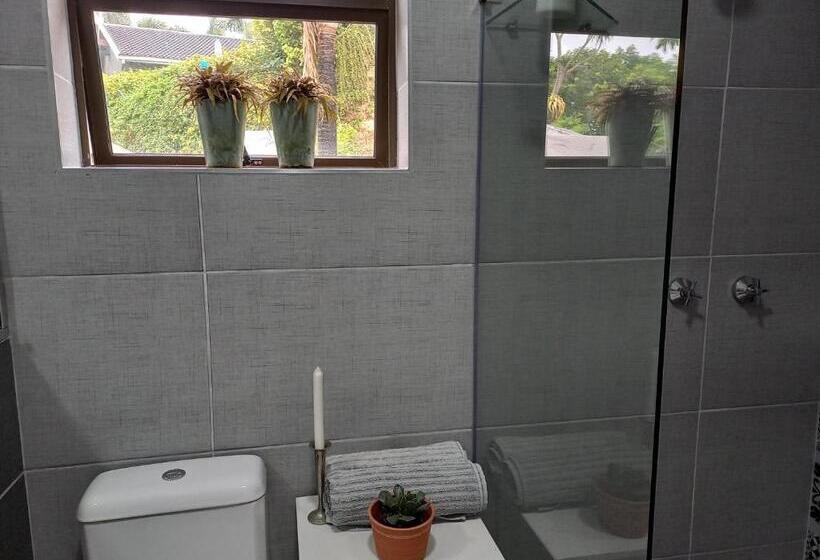 Пансион Driftwood Suite, Villa Roc Guesthouse, Salt Rock Ballito, No Loadshedding