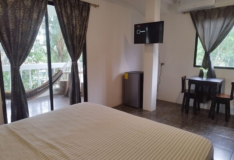 پانسیون Palmendros Hosteria