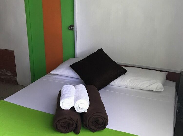 پانسیون Room In Guest Room   Room With 2 Double Beds   Number 14