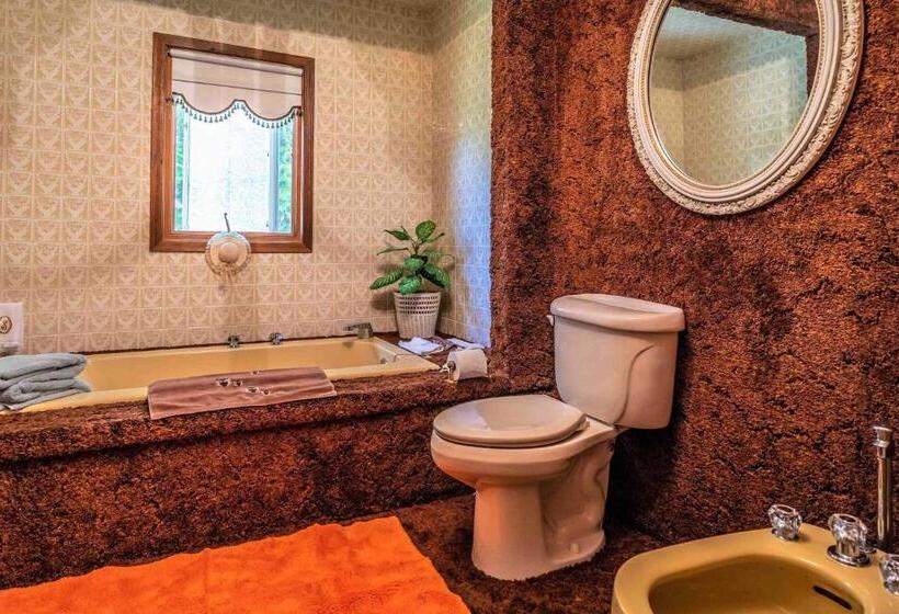 הוסטל Somewhere In Time   Retro Spacious Cottage With Private Sandy Beach