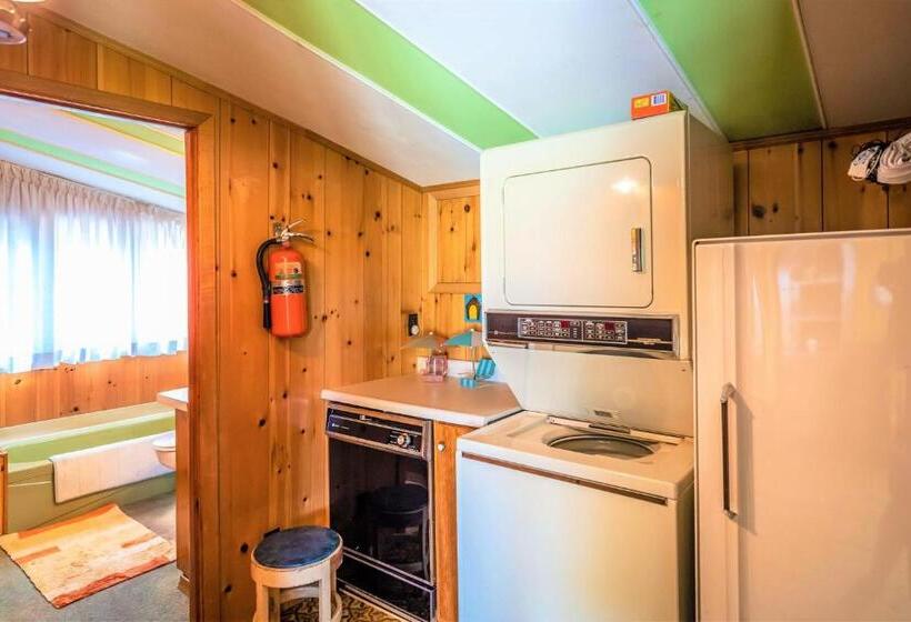הוסטל Somewhere In Time   Retro Spacious Cottage With Private Sandy Beach