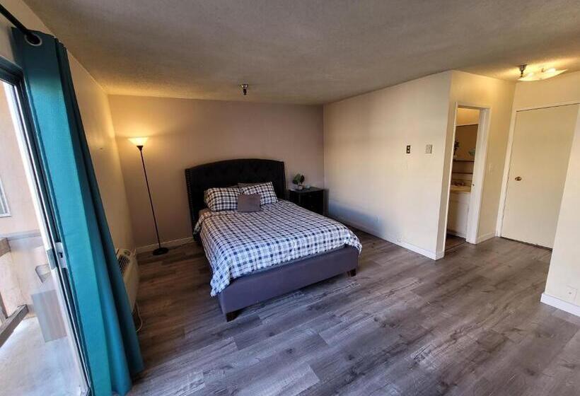 Отель (c20) Large & Cozy Unit