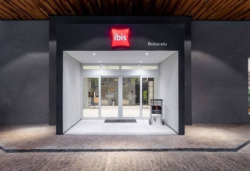 Отель Ibis Botucatu