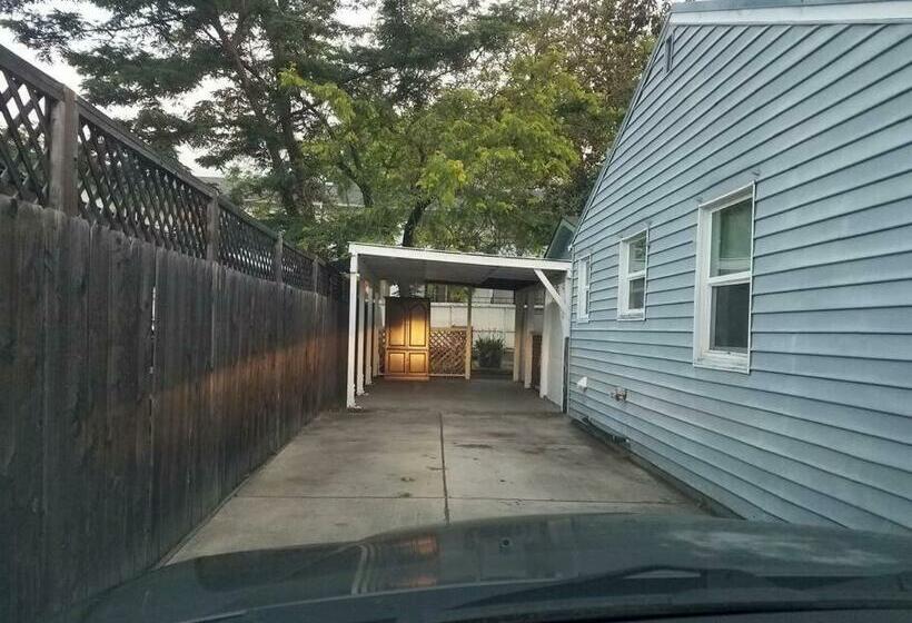 Medford 2 Bedroom Cottage To Movie, Park, Downtown