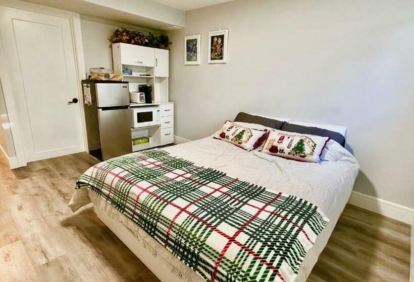 ベッドアンドブレックファースト Cozy Basement Suite 溫馨小屋 Designated Parking