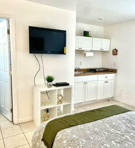 Oasis At Hollywood Unit 6 Sleep 2